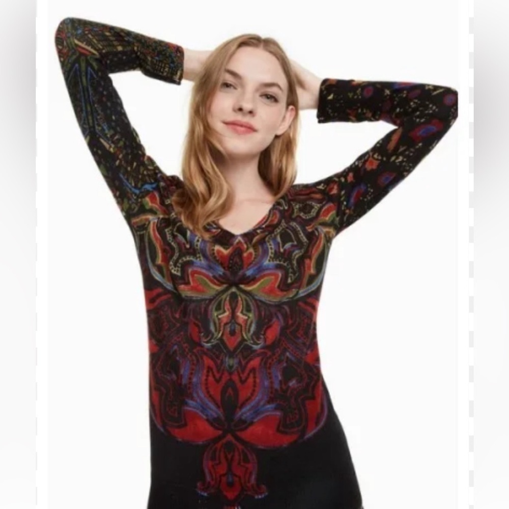 Desigual Nevada Black V-Neck Seater with Multicolor Geometric Pattern